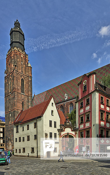 Elisabethkirche und Hänseöl und Gretel Häuser  Breslau  Polen  Europa
