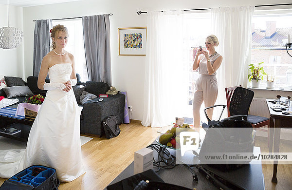Die Braut bereitet sich auf die Hochzeit vor