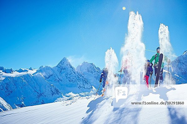 Familie auf Skitour  Chamonix  Frankreich