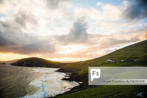 Klippen bei Sonnenuntergang  Dunquin  Kerry  Irland