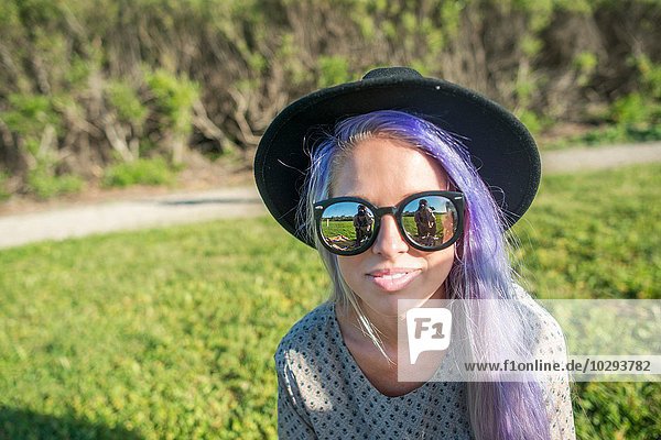 Frau mit Sonnenbrille und Hut  El Capitan  Kalifornien  USA