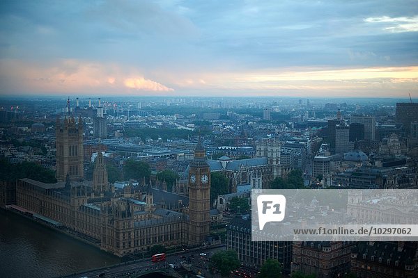 High Angle View von Big Ben und Westminster Palace im Morgengrauen  London  England  UK