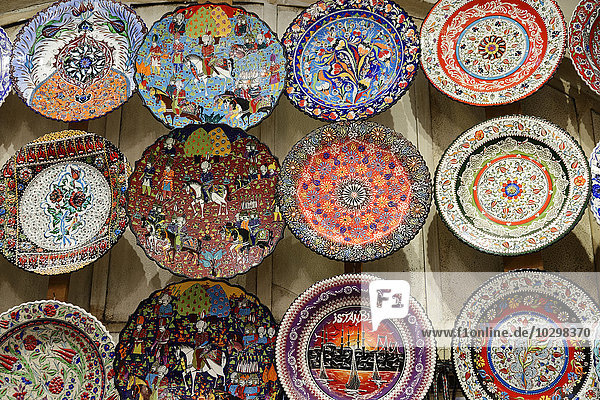Bemalte Keramik  Teller als Andenken  Großer Basar oder Kapal? Çar??  Beyazit  europäischer Teil  Istanbul  Türkei  Asien