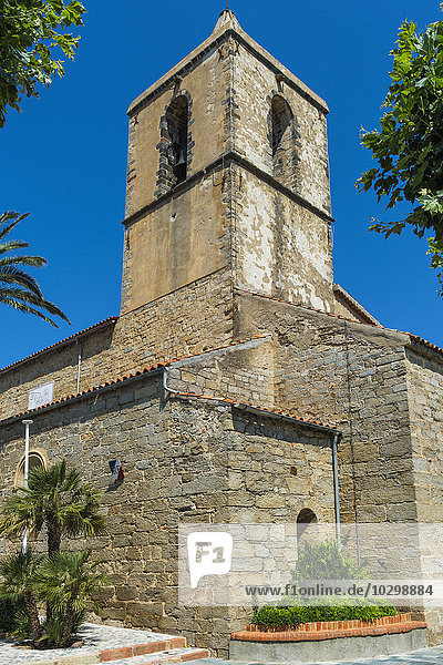Kirche St. Michel im mittelalterlichen Dorf Grimaud  Var  Provence Alpes Cote d'Azur  Frankreich  Europa
