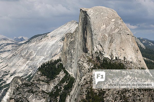 Ausblick vom Glacier Point auf den Half Dome  Yosemite Nationalpark  Kalifornien  USA  Nordamerika