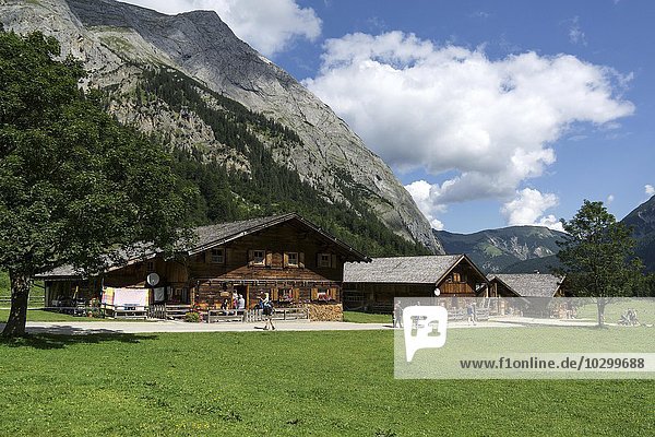 Bauernhäuser  Almhäuser  Almdorf Eng  Eng-Alm  Karwendel  Tirol  Österreich  Europa