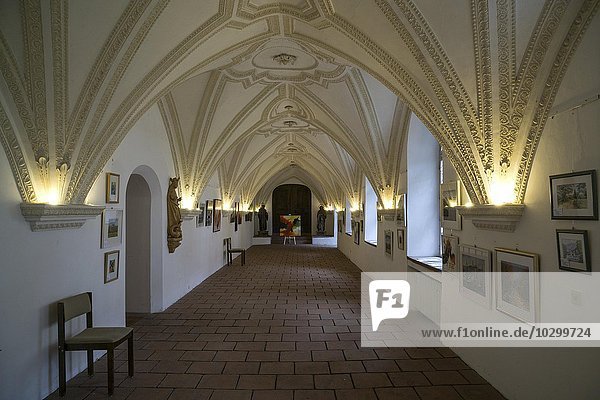 Kreuzgang  Kloster Benediktbeuern  Benediktbeuern  Oberbayern  Deutschland  Europa