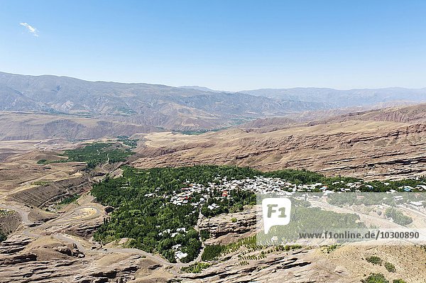 Bergdorf Gazor Khan  Ausblick von der Bergfestung Alamut  Moallem Kalayeh District  Provinz Qazvin  Elburs-Gebirge  Iran