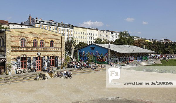 Görlitzer Park in Kreuzberg mit dem Café Das Edelweiss Berlin Deutschland Europa