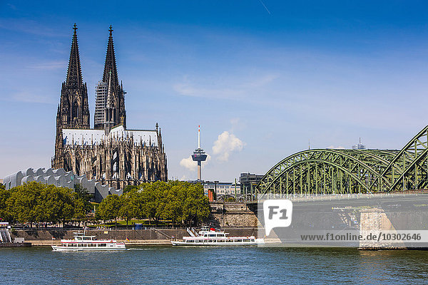 Kölner Dom am Rhein  Köln  Deutschland  Europa