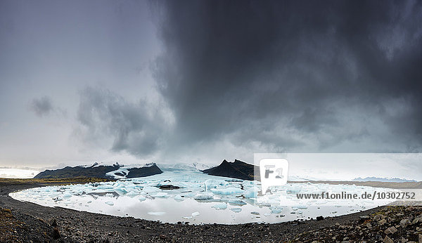 Gletschereis in Gletscherlagune Jökulsárlóndes  Vatnajökull Gletscher  Skaftafell  Südisland  Island  Europa