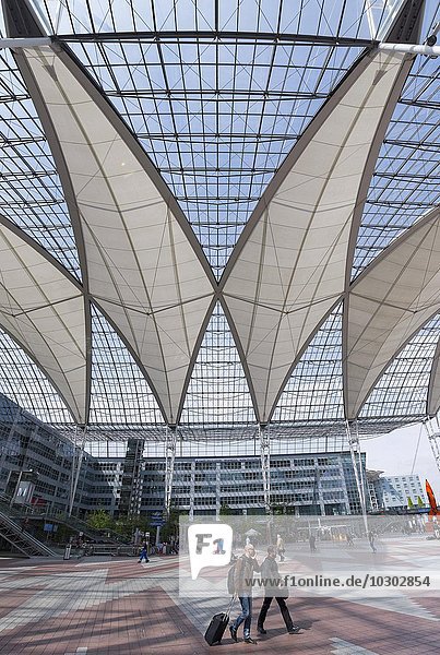 Airport Center zwischen Terminal 1 und 2 am Flughafen München  Bayern  Deutschland  Europa