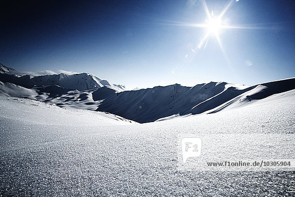 Österreich  Tirol  Ischgl  Berglandschaft im Winter im Gegenlicht