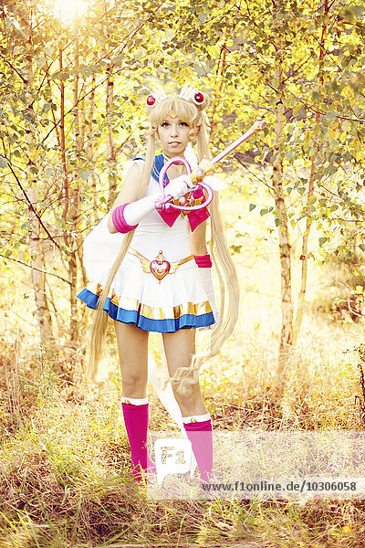Frau im Kostüm von Pretty Guardian Sailor Moon