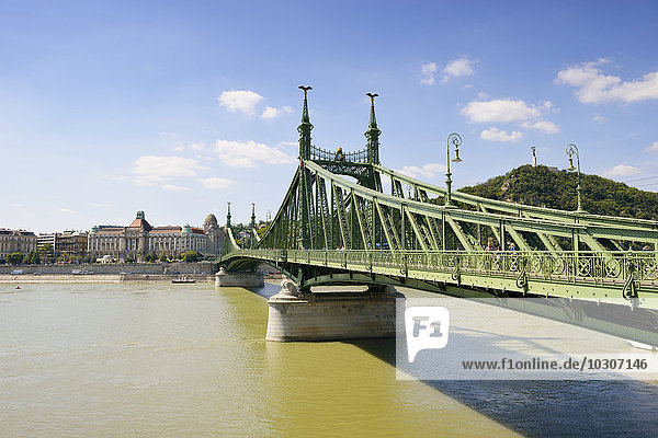 Ungarn  Budapest  Freiheitsbrücke  Gellertberg mit Freiheitsstatue