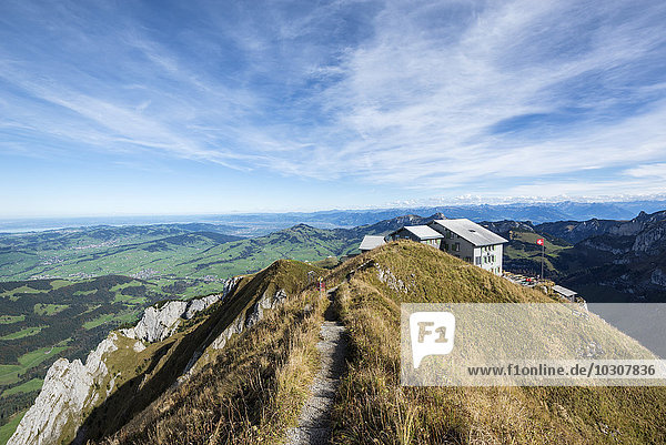 Schweiz  Kanton Appenzell Innerrhoden  Appenzall Alpen  Berggasthaus auf Schäfler  Hoher Kasten im Hintergrund