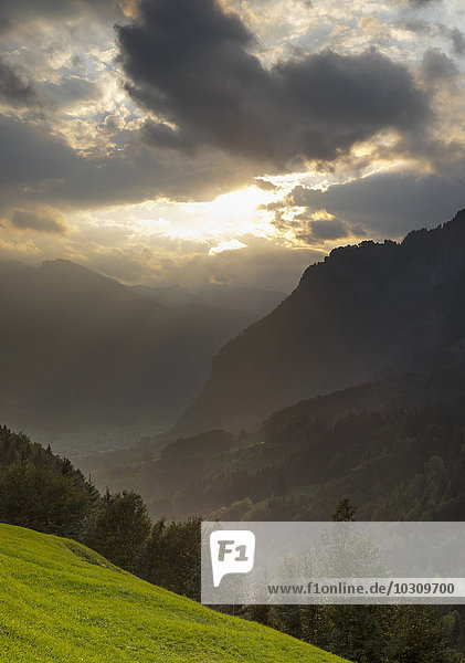 Schweiz  Kanton Schwyz  Muotatal  Sonnenuntergang