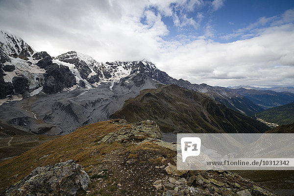 Italien  Südtirol  Blick auf die Ortler Alpen  Monte Zebru in der Mitte