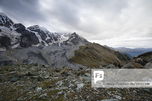Italien Südtirol Blick auf die Ortler Alpen Monte Zebru Ortler in der Mitte