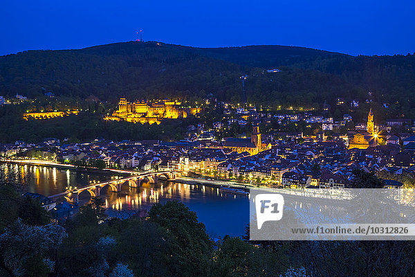 Deutschland  Baden-Württemberg  Heidelberg zur blauen Stunde