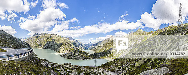 Schweiz Berner Oberland Blick auf Grimselpass und Grimselsee