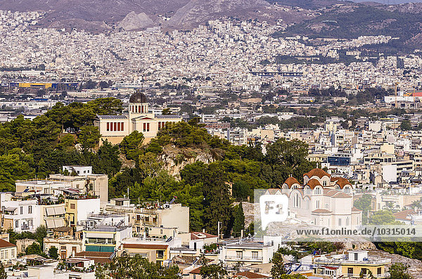 Griechenland  Athen  Stadtbild mit Kirche und Sternwarte