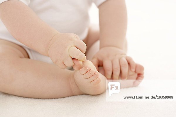 Hände und Füße des Babys