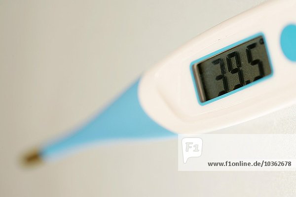 Gesundheit  Kälte  Krankheit. Fieberthermometer