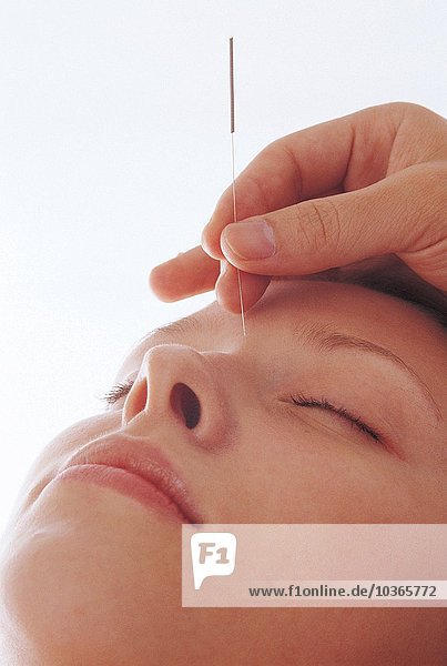 Frau Arzt Close-up Akupunktur