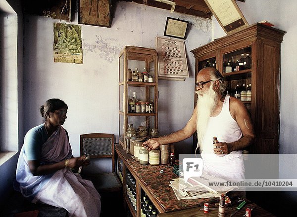 An ayurvedic pharmacy (photo)
