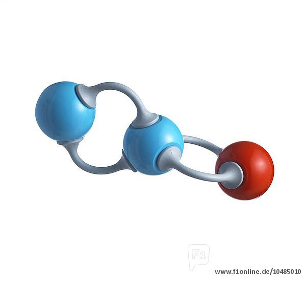 Distickstoffoxid-Molekül. Die Atome sind als Kugeln dargestellt und farblich gekennzeichnet: Stickstoff (blau) und Sauerstoff (rot). Distickstoffoxid-Molekül