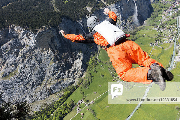 Fallschirmspringer  Lauterbrunnen  Kanton Bern  Schweiz  Europa