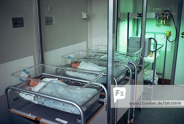 Babys in einer speziellen Baby-Pflegeeinheit