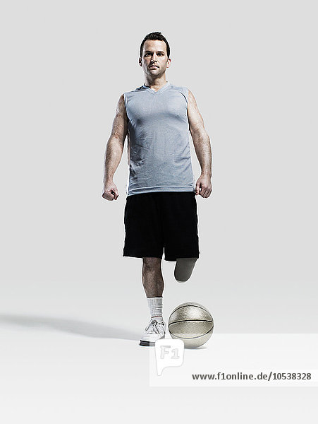 Basketballspieler mit amputiertem Bein