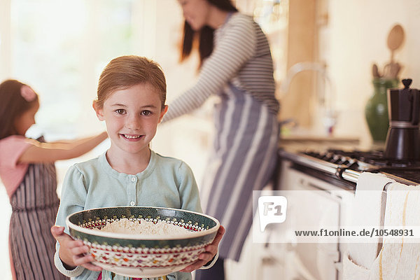Portrait,lächeln,Küche,halten,backen,backend,backt,Mädchen,Mehl