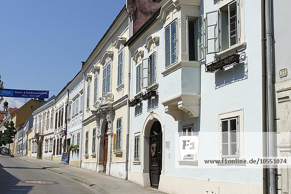 Straßenzug mit Haydn-Haus in Joseph-Haydn-Gasse  Altstadt  Eisenstadt  Burgenland  Österreich  Europa