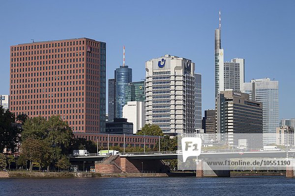 Skyline mit Bürohäusern  Hochhäuser  Untermainkai  Frankfurt am Main  Hessen  Deutschland  Europa
