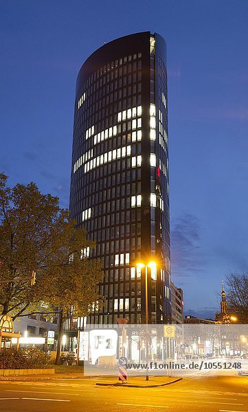RWE Tower in der Dämmerung  Dortmund  Ruhrgebiet  Nordrhein-Westfalen  Deutschland  Europa