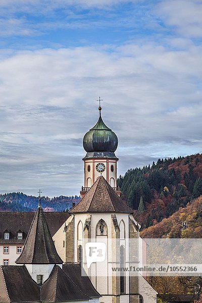 Kloster St. Trudpert im Herbst  ehemaliges Benediktinerkloster  Münstertal  Schwarzwald  Baden-Württemberg  Deutschland  Europa