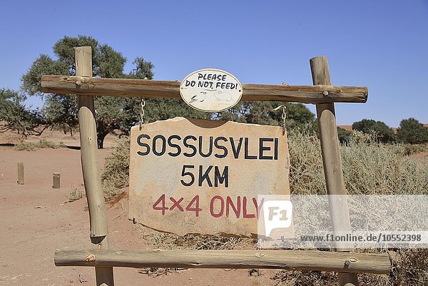 Straßenschild für Geländewagen  Sossusvlei  Namibia  Afrika