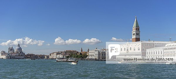 Einfahrt zum Canale Grande  Markusplatz  Venedig  Italien  Europa
