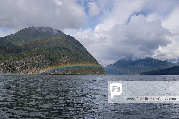 Regenbogen  Orford River  Bute Inlet  Vancouver Island  British Columbia  Kanada  Nordamerika