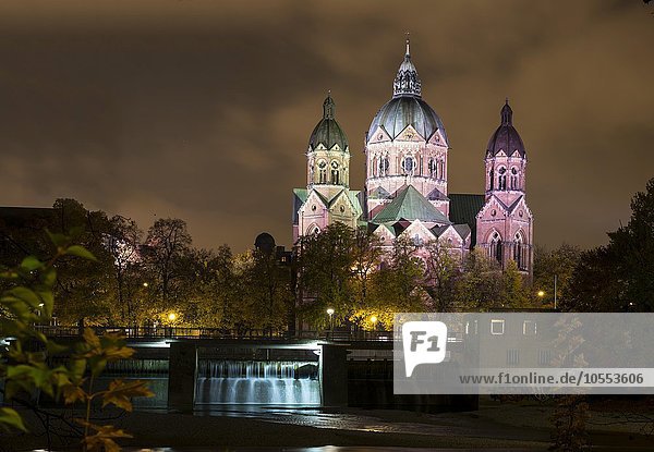 Pfarrkirche St. Lukas  bei Nacht  München  Bayern  Deutschland  Europa
