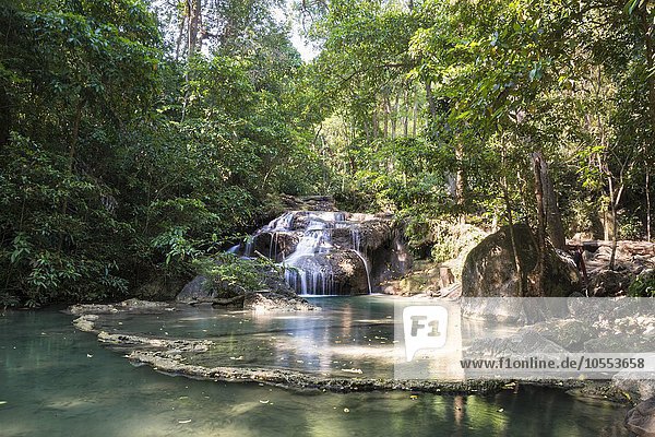 Wasserfall im Erawan-Nationalpark  Provinz Kanchanaburi  Thailand  Asien