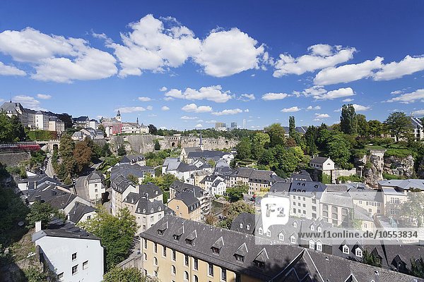 Ausblick von der Oberstadt über den Stadtteil Grund  Luxemburg Stadt  Großherzogtum Luxemburg