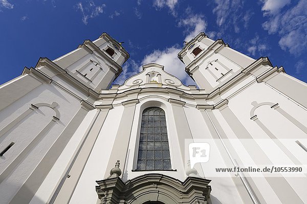 Westfassade und Kirchentürme der Stiftskirche St. Peter,  Bad Waldsee,  Oberschwaben,  Baden-Württemberg,  Deutschland,  Europa