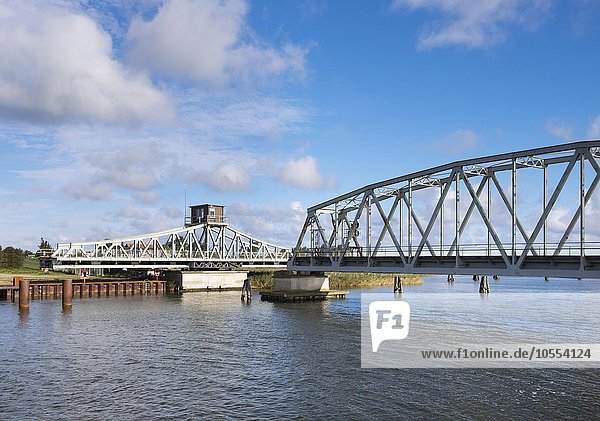 Meiningenbrücke über Meiningenstrom  Drehbrücke  Fischland-Darß-Zingst  Nationalpark Vorpommersche Boddenlandschaft  Mecklenburg-Vorpommern  Deutschland  Europa