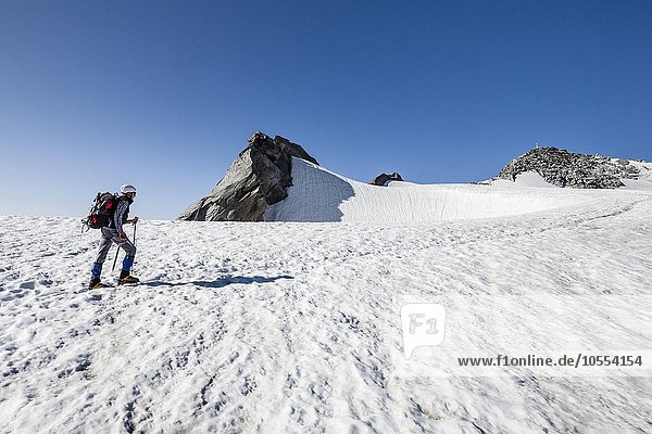 Mountaineer on Schwarzenstein summit ridge  Zillertal Alps  South Tyrol  Trentino-Alto Adige  Italy  Europe