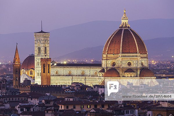 Kathedrale von Florenz  Altstadt bei Dämmerung  Florenz  Toskana  Italien  Europa
