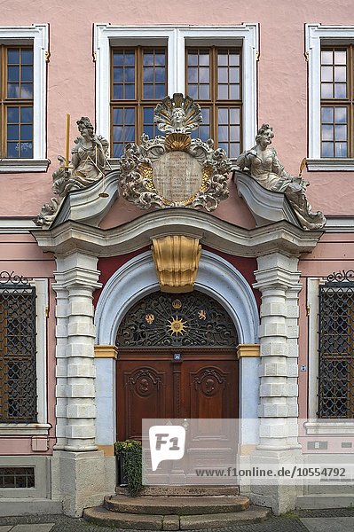 Barockes Eingangsportal der ehemaligen Börse,  1706,  mit Skulpturen der Justitia und Göttin der Klugheit,  heute Hotel,  Untermarkt,  Görlitz,  Oberlausitz,  Sachsen,  Deutschland,  Europa